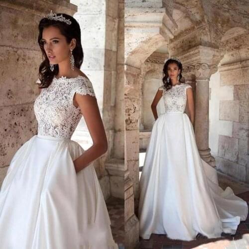 Gorgeous Plus Size A Line Wedding Dresses with Detachable Train Lace Applique Backless Pleats Wedding Dress Bridal Gowns