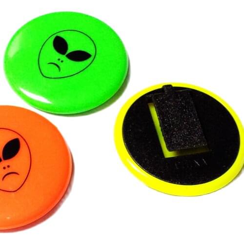 10X Wholesales Alien Badges Vintage Favour Pinata School Bag Birthday Party Favors Gift Novelty Birthday Prize Cake Decoration