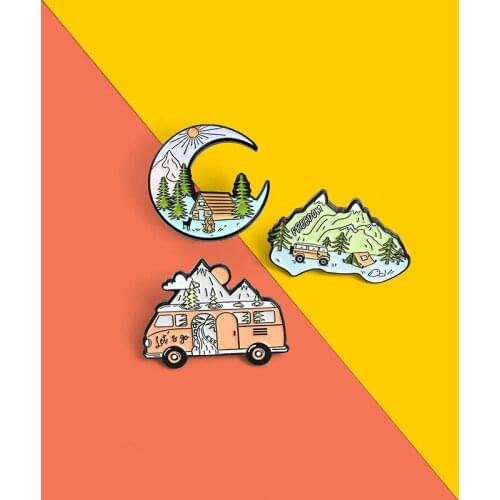 New Product Tourist Car Mountain Brooch Simple Bus Brooch Cute Fashion Travel Brooch Funny Backpack Badge Lapel Pins Enamel Pins