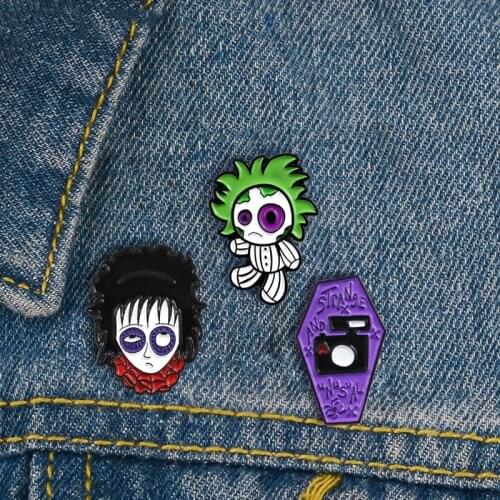 RNG cartoon personality clown coffin metal enamel brooch exaggerated clown and doll eyes camera backpack lapel pin badge jewelry