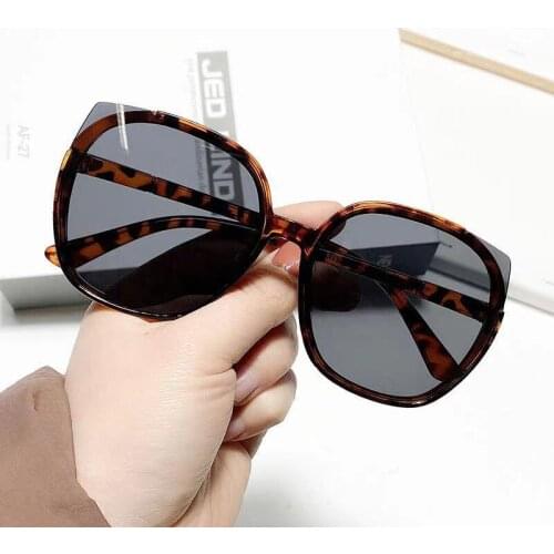 Womens Sunglasses Fashion Big Box Cats eye Black Round Glasses Vintage Luxury Designer Trends Men Decorative Driving Glasses