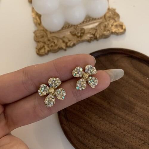 New Korea Classic Fresh Small Flower Stud Earrings For Women Sweet Lovely Elegant Fashion Metal Party Pendiente Gifts