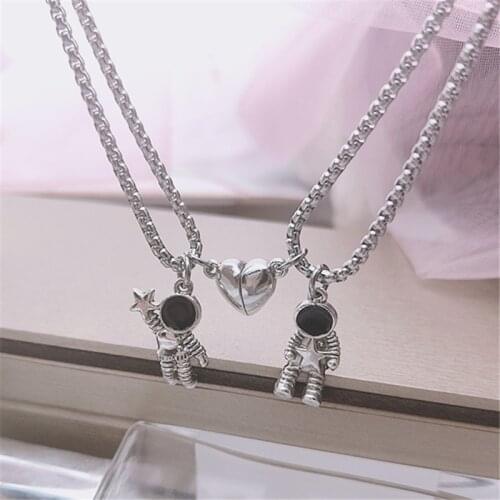 2Pcs Necklace Set Best Friends Honey Love Couple Pendant Astronaut Heart-shaped together Forever Magnet Chain Jewelry Gifts