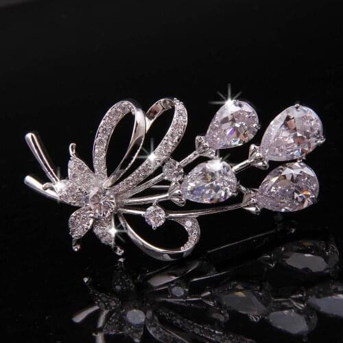 Mens Brooch inlaid with artificial zircon and high grade flower brooch Korean new Bauhinia French Brooch