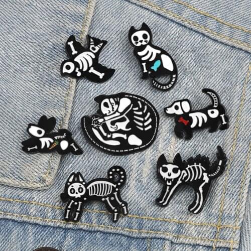 Animal Skeleton Brooches Cat Dog Skull Pins Punk Gothic Dark Badges Black White Metal Enamel Pin Lapel Bag Clothes Jewelry Gifts