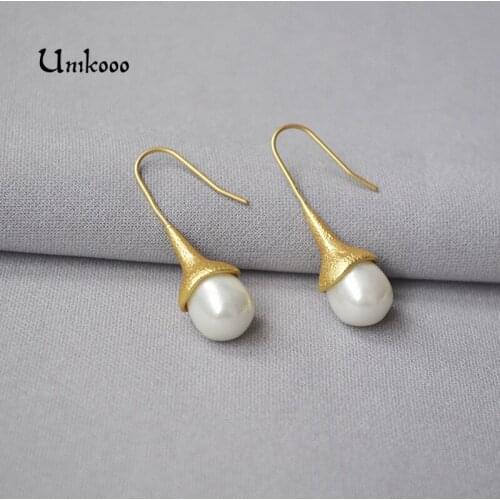 Trendy Gold Metal Pearl Pendant Drop Earrings For Women Fashion Pearl Charm Statement Jewelry Wedding Earrings Female