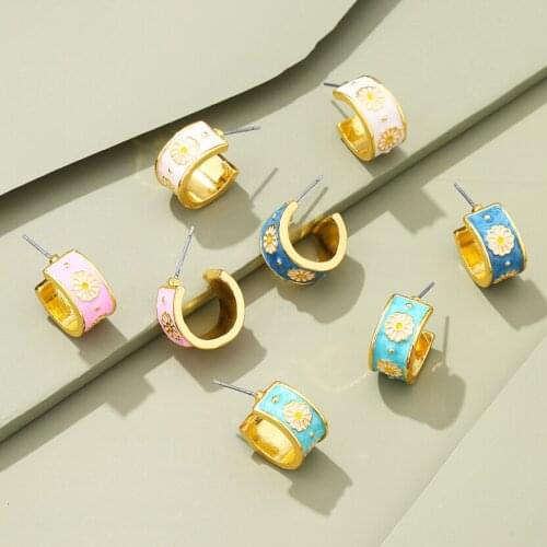 Boho Flower Daisy Pierced Stud Earrings for Women Lovely Multicolor Enamel Painting Gold Metal Circle Charm Earrings Brincos