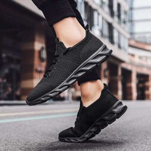 Men Running Shoes Lightweight Breathable Mesh Soft Men Sneakers Slip On Outdoor Jogging Walking Tennis Sport Shoes