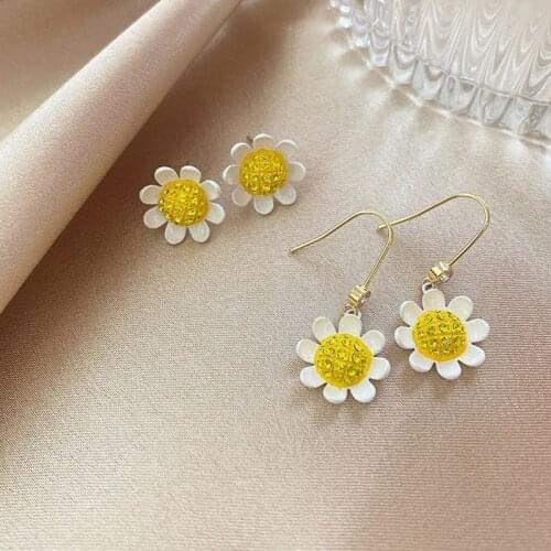 Korean Style Earrings Autumn And Summer New Small Daisy Earrings Temperament Simple And Fresh Flowers Girl Cute Fashion Earrings