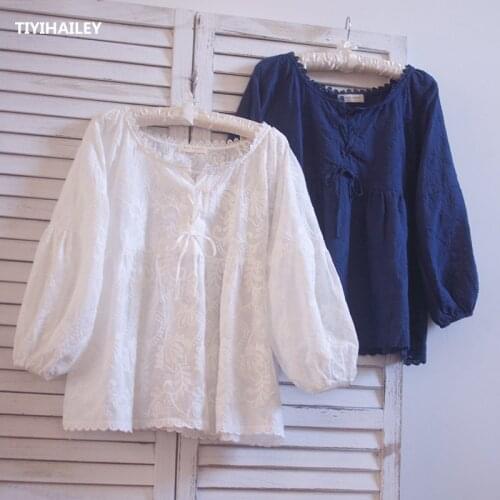 TIYIHAILEY Free Shipping 2020 New Fashion Cotton Lace Tops For Women Long Lantern Sleeve Loose Embroidery Flower White Tees