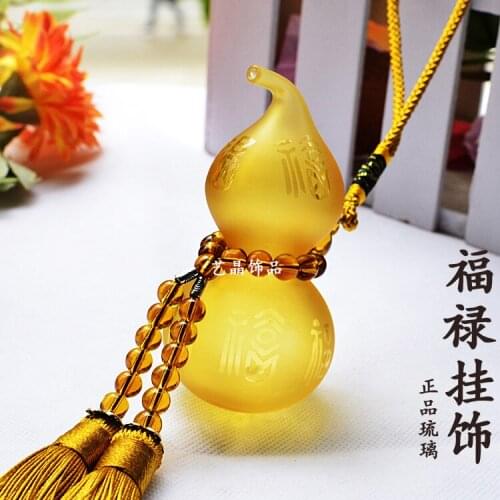 Use the glass ornaments car classic car perfume scented glass ornaments hoist car accessories car