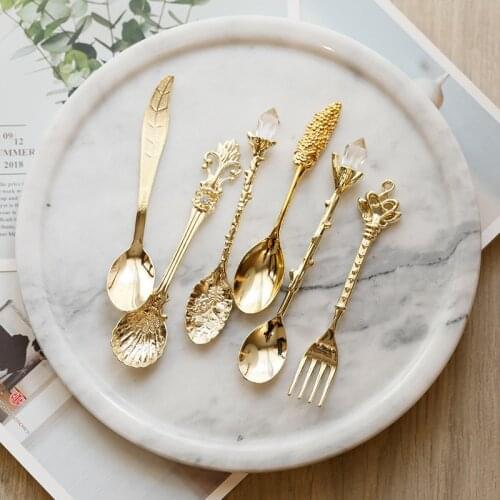 6pcs Vintage Spoons Fork Mini Royal Style Metal Gold Carved Coffee Snacks Fruit Prikkers Dessert Fork Kitchen Tool Teaspoon 1set