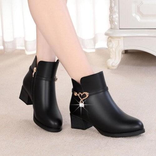Autumn and winter cotton shoes, short boots, velvet high-heeled shoes, middle-aged thick-heeled mid-tube winter shoes