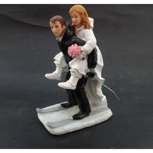 20PCS/LOT Wholesale Funny Wedding Cake Decoration /Skiing Groom carrying Bride Figurine Resin Wedding Cake Topper
