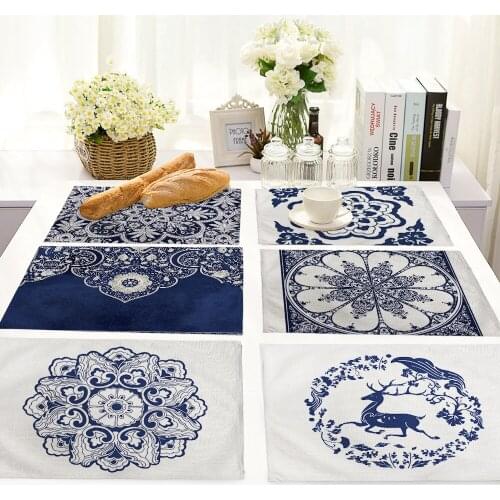 Hot-selling cotton and linen cloth art insulated western placemats Chinese style blue and white porcelain flower tableware