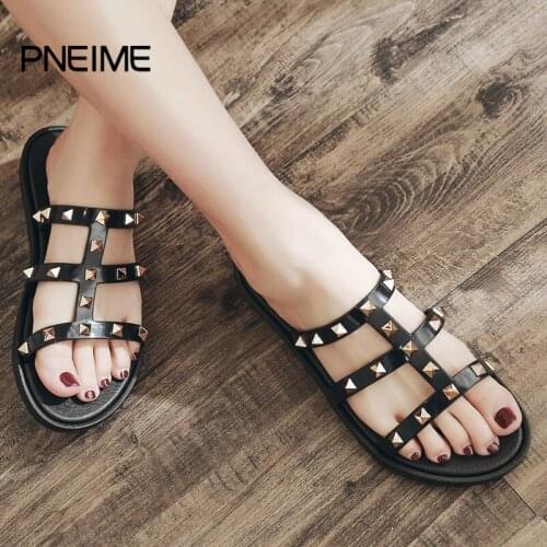 New Womens Summer Rivet Slippers Casual Outdoor Wild Flat Sandals and Slippers Fashion Roman Beach Shoes Flip Flops