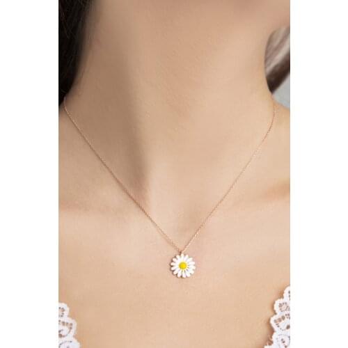 NESLİSH women daisy necklace. Pendant. Woman accessories Mode Creatieve design. Womans jewellery. Unique pendant necklace earring