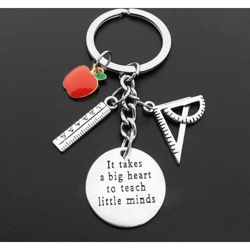 1 Pcs Teacher Keychains with Red Apple It Takes A Big Heart To Teach Little Minds Keyring Key Ring Jewelry for Teachers Day Gift