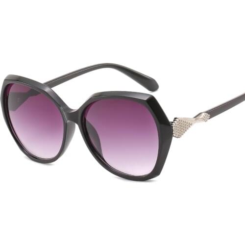 Square sunglasses Retro Red Sun Glasses Transparent Clear Lens Sunglasses for Women Men Metal Frame Shades Eyewear