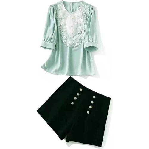 European and American womens wear for spring 2021 Green shirt with five-quarter sleeves Black shorts Fashion suits