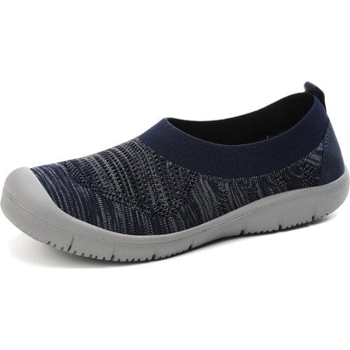 Cloth shoes womens flying woven breathable mother shoes middle-aged and elderly hiking shoes spring and autumn new style