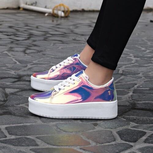 2021 New Fashion Women Casual Shoes Round Toe Bright Leather Low-top Thick Bottom Glossy Sneakers Colorful Womens Sports Shoes