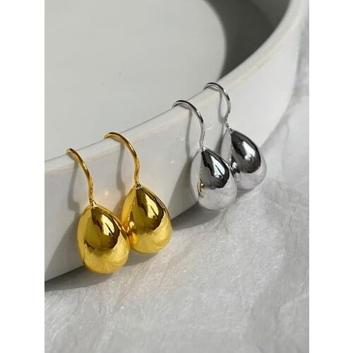 Van Daisy Dangle Earrings