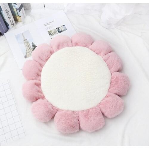 Soft Waxy Rabbit Velvet Flower Pet Mat Have Cute Shape Suitable for Cats and Dogs Help Pets to Keep Warm and Comfortable