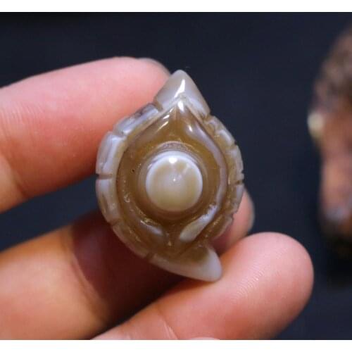 5A Magic Tibetan Old oily Agate Leaf-shape om totem carving heaven eye Totem dZi Bead Amulet