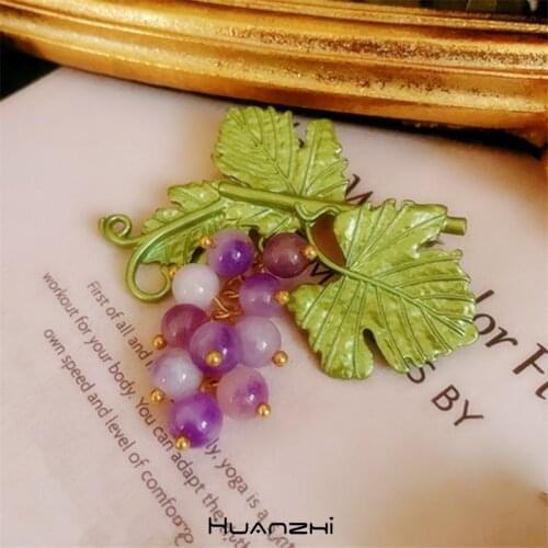 HUANZHI 2020 NEW Trend Elegant Plant Leaves Fruit Green Purple Grape Brooch for Women And Men Overcoat Accessories Jewelry Gifts
