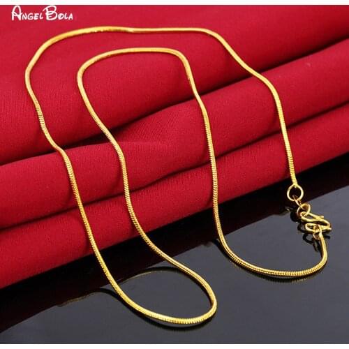 New Exquisite and Elegant Gold Necklace with Unique W-shaped Buckle Head Fashion Jewelry Simple Accessories Wholesale