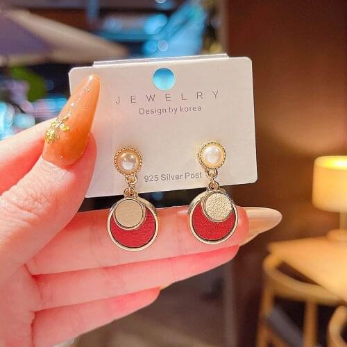 Korean New Round Shape Red Leather Pearl Earrings for Women Trendy Ear Jewelry Female Fashion Elegant Ear Studs Retro Earrings
