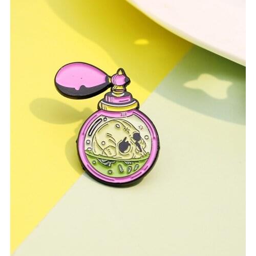 Punk Style Skull Perfume Exaggerated Metal Enamel Brooch Exquisite Fashion Creative Watering Can Badge Pin Men And Women Jewelry