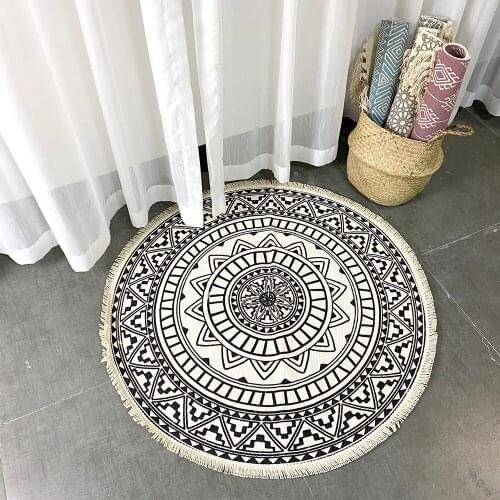 Features Retro Style Cotton and Linen round Vintage Carpet in Edge Bedside Blanket Tea Table Cloth