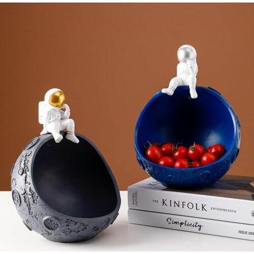 Nordic Creative Astronaut Statue Storage Box Organize Snacks Storage Box Spaceman Design Nut Case Candy Fruit Container Sundries
