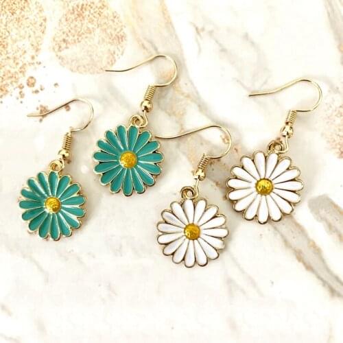 White Daisy Marguerite Earrings Gold Zinc Alloy Mint Green Flower Charms Dangle Women Hoop Eardrop Fashion Jewelry Drop Shipping