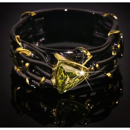 Womens Unique Design Exaggerated Personality Ring Black Gold Tungsten Triangle Green Zircon Crystal Wedding Ring Ladies Ring