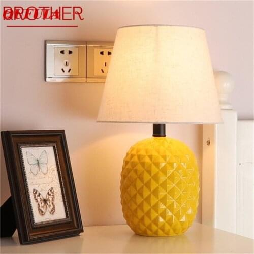 Ceramic Table Lamps Pineapple Desk Luxury Modern Contemporary Fabric for Foyer Living Room Office Creative Bed Room Hotel