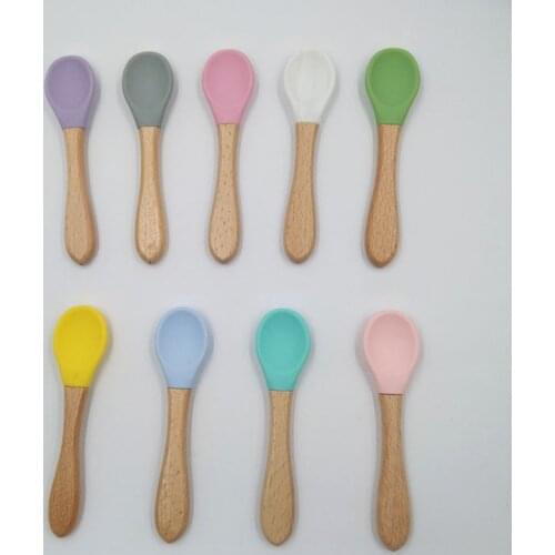 1Pcs Wooden Handle Silicone Baby Spoon Cute Cartoon Auxiliary Food Baby Feeding Spoon Tableware Nice Gift