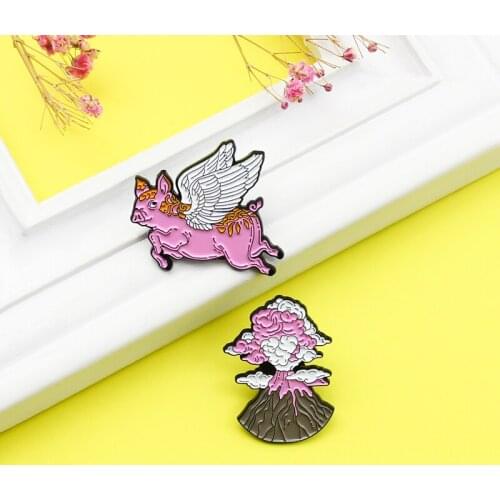 Pink pet pig Enamel Brooch Volcano eruption Lapel Pin White angel wings Lovely animals Creative jewelry Custom Badge