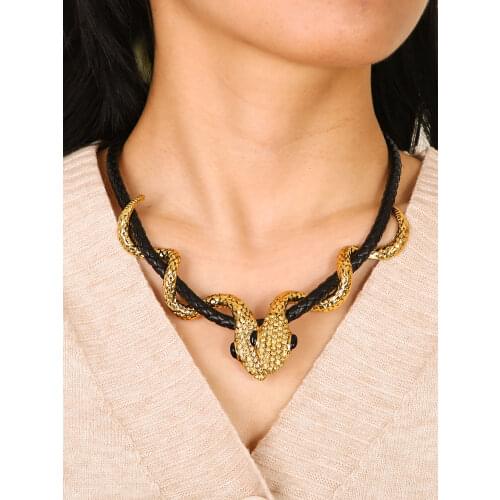 Fashionable Necklace for Women Gold gecko full diamond auspicious wishing necklace Ladies casual wedding necklace