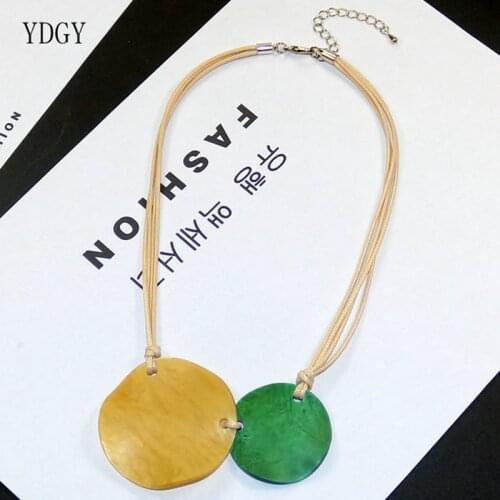 YDGY New Simple Mixed Color Wave Wafer Colour Pendant Short Necklace Womens Clavicle Chain Garment Accessories Wholesale