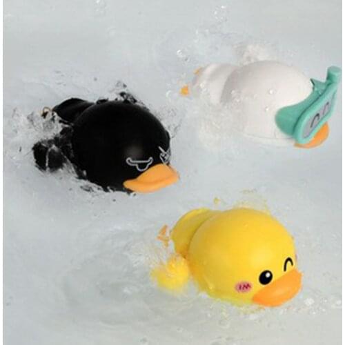 Cute Cartoon Shark Baby Bathtub Toys for Kids 0 12 24 Months Swimming Pool Wind-up Duck Chain Clockwork Kids Beach Shower Toys