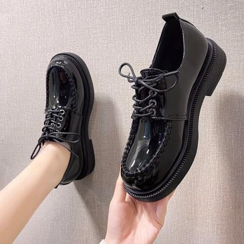 Women Oxford Shoes Sewing Casual Shoes Black Lace Up Platform Patent Leather Shoes Low Heels Brogue Shoes zapatos mujer 9112N