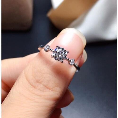 Moissanite rings color D VVS1 .GRA and CMA certificate. Black card 925silver Simple lady