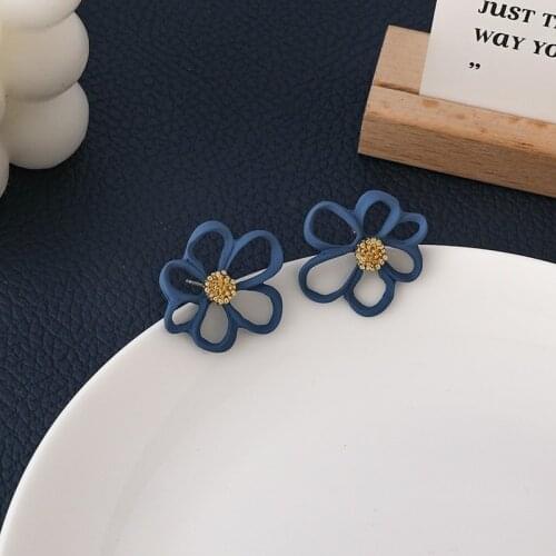 VSnow Minimalist Blue Hollow Out Flower Dangle Earrings for Women Girls Textured Stylish Spray Metal Earrings Jewelry Pendientes