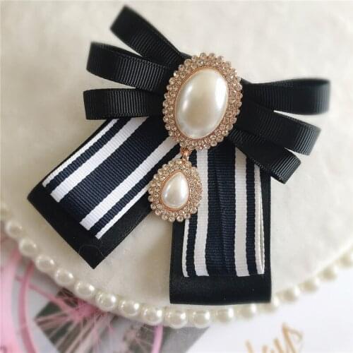 New Cloth Art Bow Brooch Korean Pearl Rhinestone Crystal Necktie Collar Shirt Cravat Luxulry Jewelry Gifts for Women Accessories