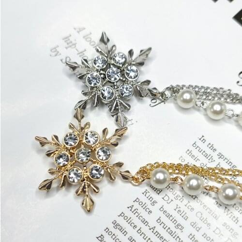 2021 New Fashion Imitation Pearl Rhinestone Crystal Flower Brooches for Women Wedding Bridal Party Snowflake Bouquet Brooch Pin