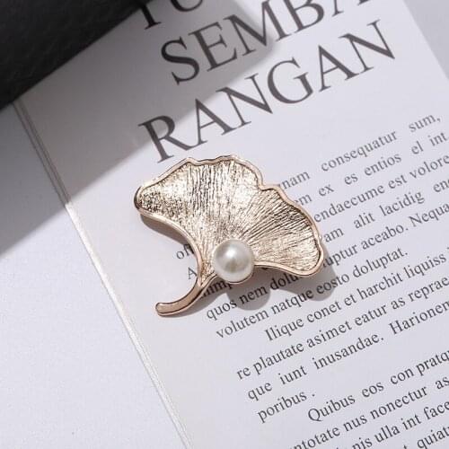 New Ginkgo Leaf Brooch Sweater Cardigan Anti-empty Pin Coat Corsage Korean Style Hundred Matching Ornaments Enamel Pins Pin