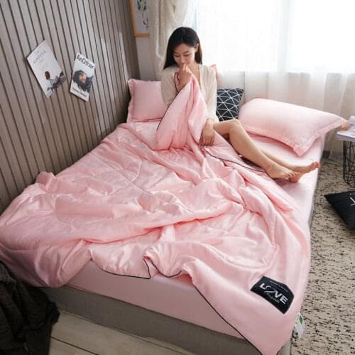Soft Summer Ice Silk Air Conditioning Thin Quilt King Size Blankets Breathable Summer Cool Quilt Bedding Adult Kids Home Textile